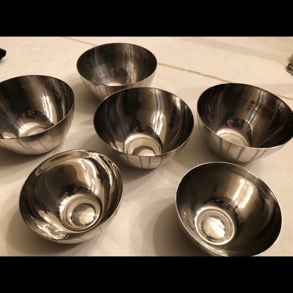 Michael Aram vintage 6 pc Abstract Stainless Metal Nut Bowls.
BOWLS are SOLD - Picture 2 of 6